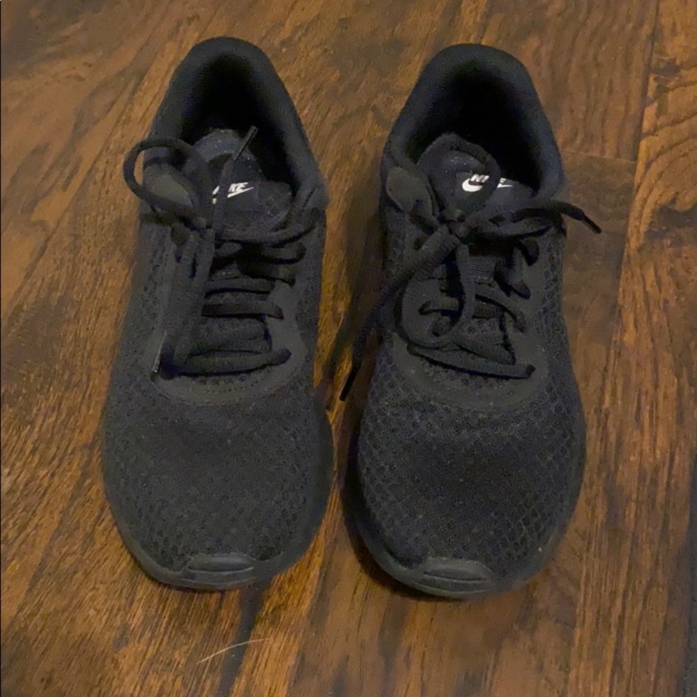 Nike Tennis Shoes